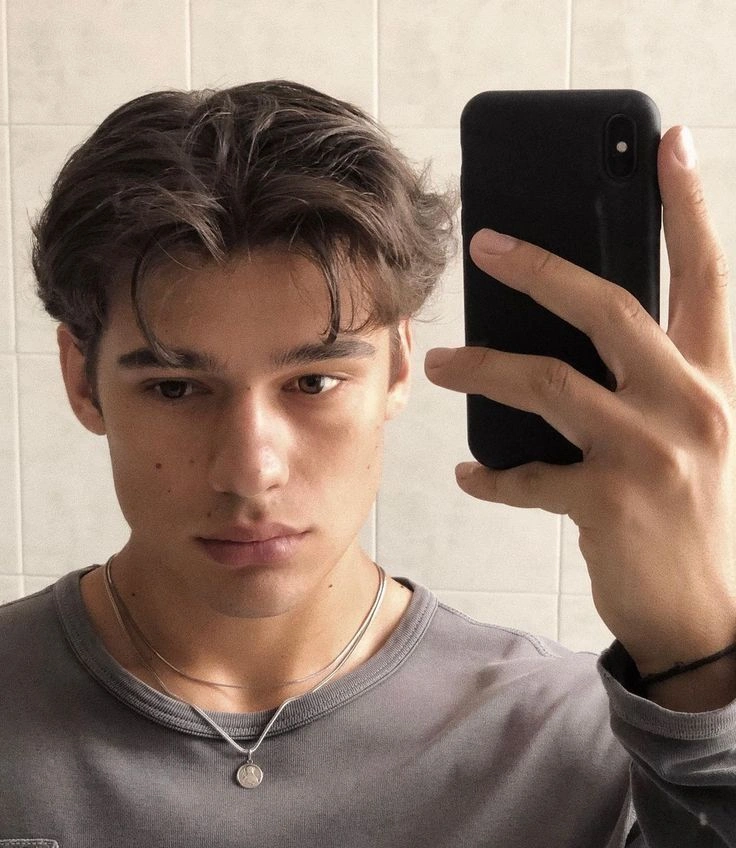 Curtain Bangs Side Part